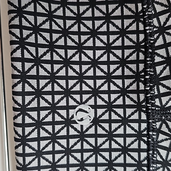 224. Lululemon Tri Geo Wunder Under leggings - Picture 6 of 7